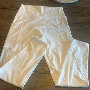 Aerie white legging with side pockets and mesh...